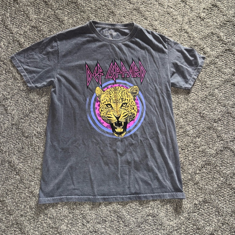 Def Leppard Gray Graphic Tee